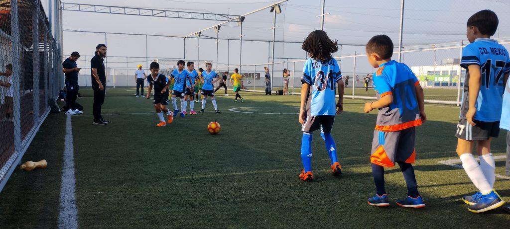 entrenamiento deportivo futbol escuela colegio nuevo continente